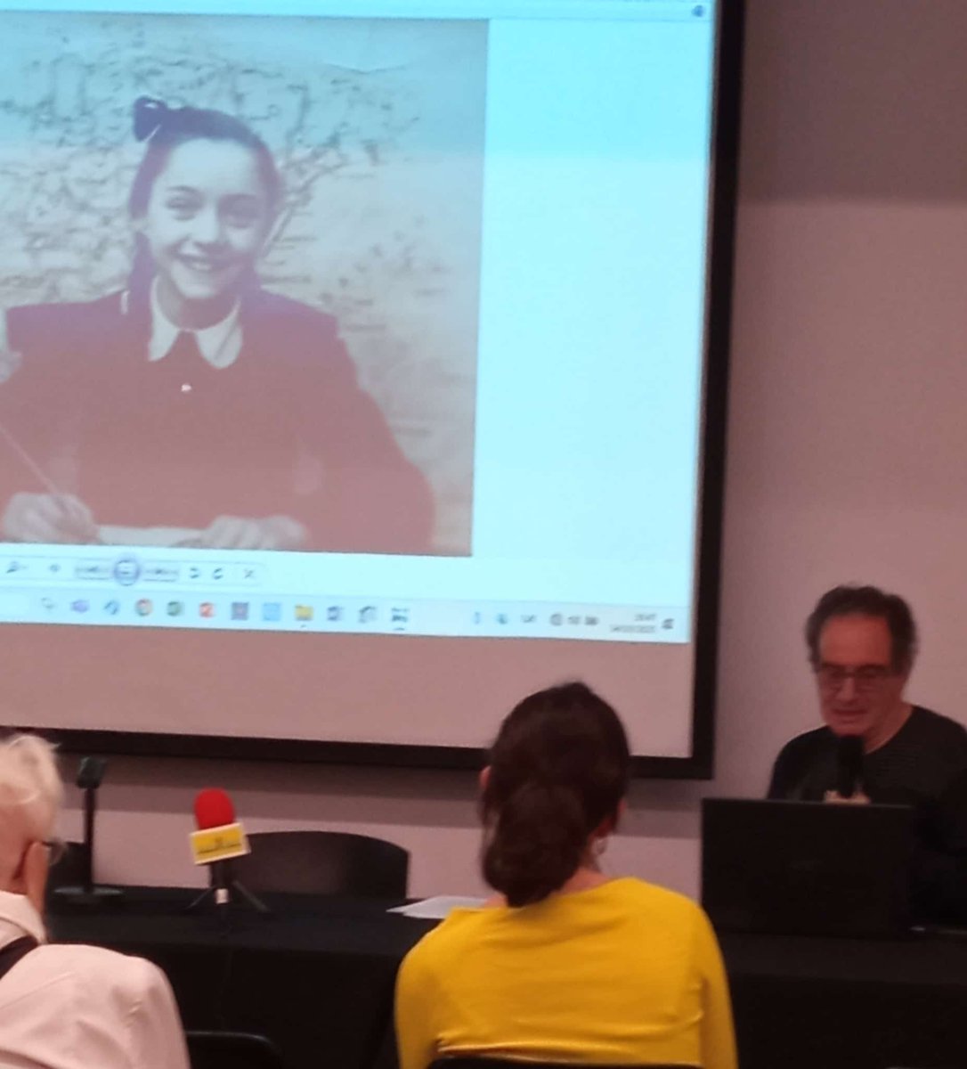 Gràcies al públic que va venir a la presentació del llibre 'Què són 150 anys? Una mirada inèdita de Rosa Sensat republicana' a Cotxeres de Sants
Gràcies a Marta Pujol per passar-me una fotografia de l'acte, on surt la seva mare, Neus Rojo, alumna del G.E. Milà i Fontanals de BCN