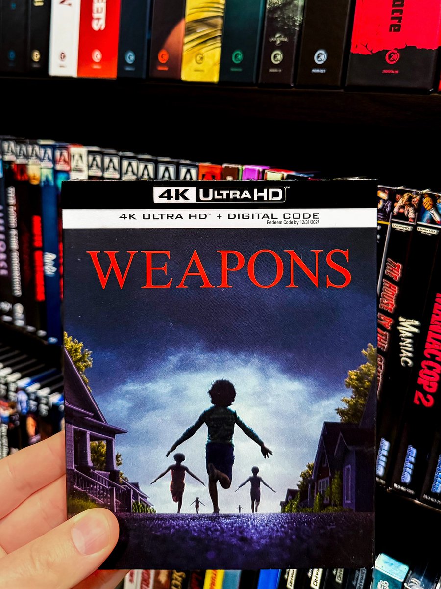 The night the children disappeared, something woke up and Weapons drags us into its grasp. Cregger crafts a nightmare of guilt, grief and rot beneath suburbia’s skin. Every whisper feels cursed, every shadow hungry. Evil isn’t coming, it’s already home 🏫 🛎️🪾