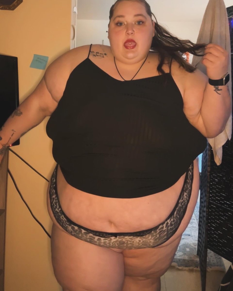 Selling content hmu 😋 on here or telegram biggbeckx2