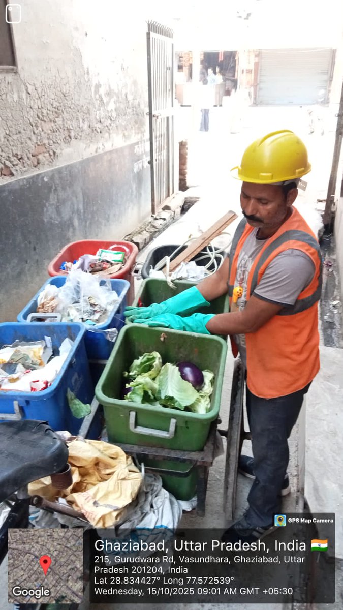 ModinagarNagar's tweet image. नगर पालिका मोदीनगर के कर्मचारी डोर टू डोर कूड़ा कलेक्शन करते हुए प्रतिदिन अपने कर्तव्यों का ईमानदारी और निष्ठा से निर्वहन कर रहे हैं।
इनके प्रयासों से शहर को स्वच्छ और सुंदर बनाए रखने में महत्वपूर्ण योगदान मिल रहा है।

#स्वच्छमोदीनगर #SwachhBharatMission #CleanModinagar