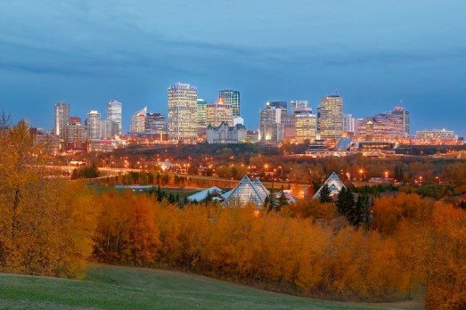 PaulLamba's tweet photo. Windermere, where luxury meets lifestyle. 📷
If I owned a home there, and wanted to sell it this fall, here’s #WhatPaulLambaWouldDo 📷

#PaulLamba #PaulLambaHomes #PaulLambaRealtyGroup #WhatWouldPaulLambaDo #EdmontonRealEstate #WindermereYEG #LuxuryLiving #BecauseICare https://t.co/vZ5DfufmJL