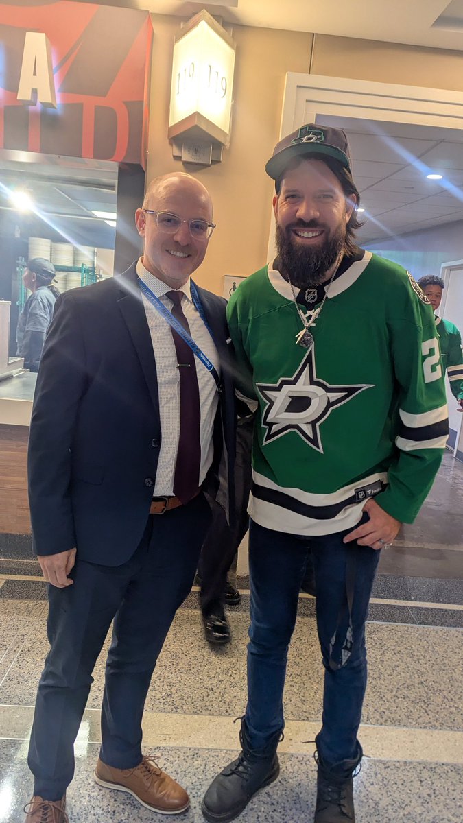 Had the pleasure to meet <a href="/gjspittle/">Gavin Spittle</a> and some of the community members of Spits n Suds. And then a wild <a href="/RobertTiffin/">Robert Tiffin</a> appeared! Fantastic home opener!

PS: I wish I had cleaned the camera's lens...