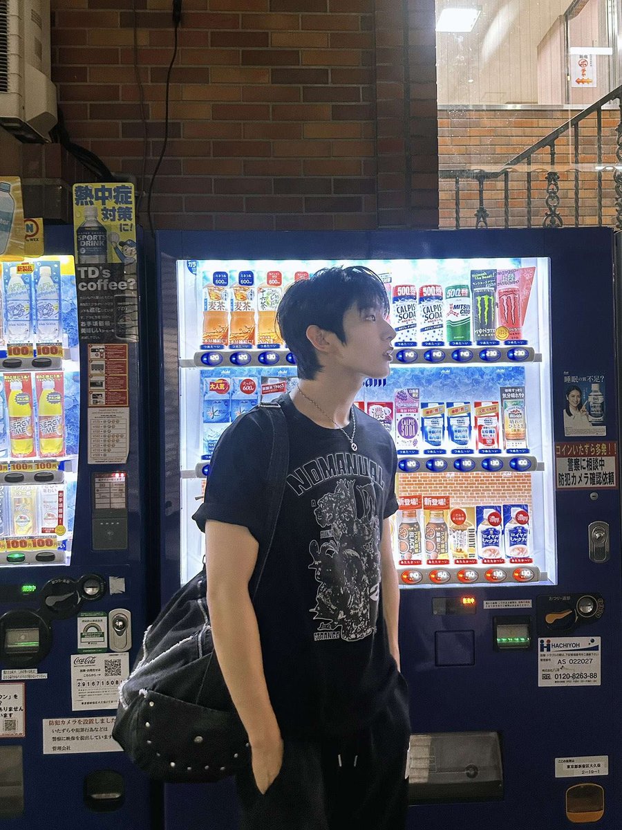 011700files's tweet image. steven please feed us more boyfriend pics 🙏🏻