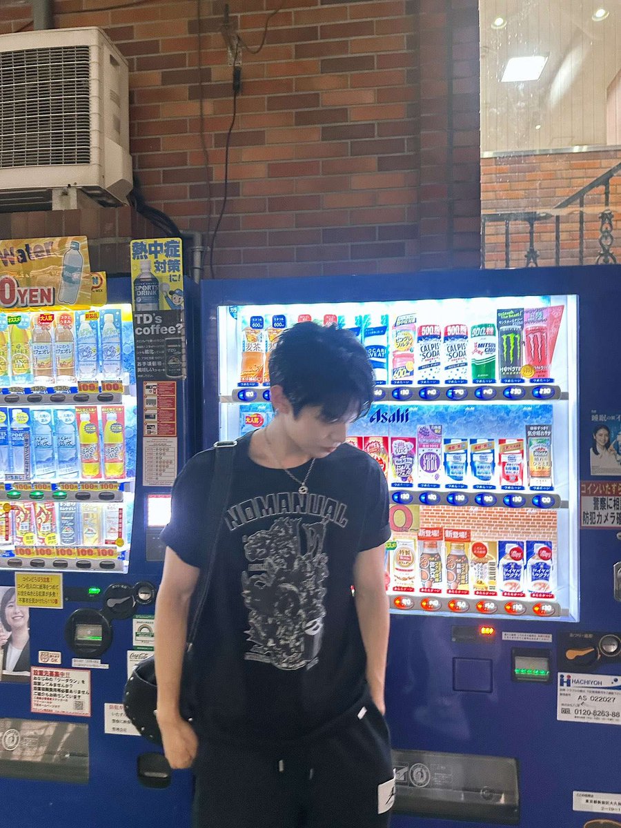 011700files's tweet image. steven please feed us more boyfriend pics 🙏🏻