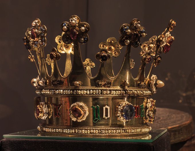 One of only two English medieval crowns still in existence is the tiny coronet of Margaret of York, Duchess of Burgundy. She was the daughter of the Duke of York, Richard Plantagenet and sister of Kings Edward IV and Richard III. It measures just
