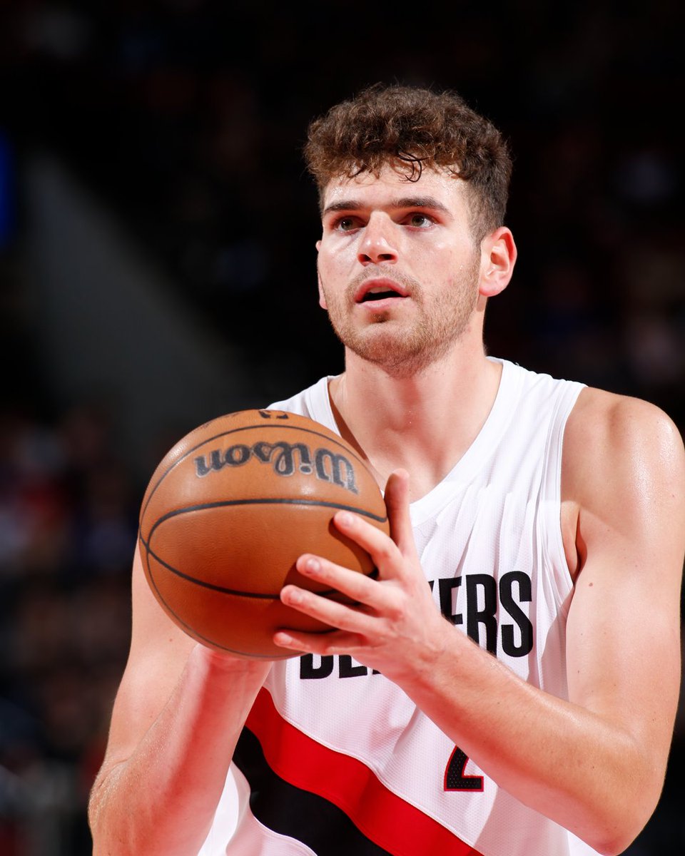 Donovan Clingan tonight:

17 Points
7 Rebounds
3 Assists
1/1 3PM
20 Minutes 