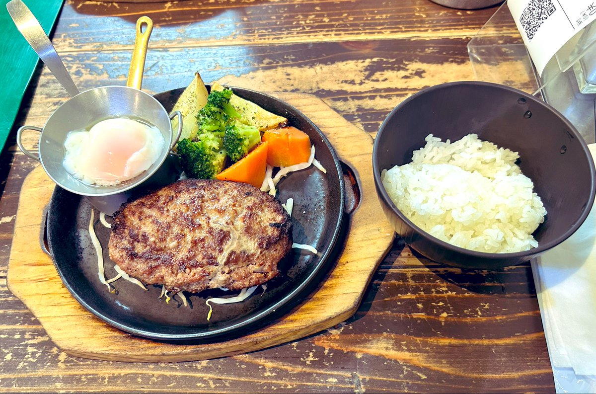 水曜日の長居公園
長居へ行けばBOSTONさんでハンバーグを食べるのがお決まり。
植物園ではピンクのフサフサに癒されてきました🩷
ミューレンベルギア・カピラリスというんだそうです。覚えられないね。