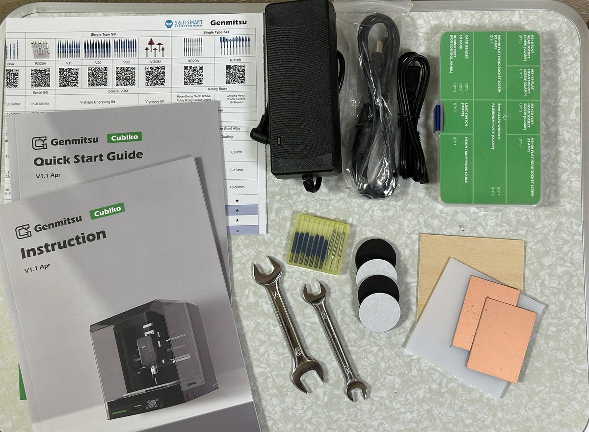 mactechlab's tweet image. デスクトップ CNCルーター "Cubiko" 、取り急ぎ梱包を解き本体の電源を入れてみました👍 なお同梱品の一覧ですがマニュアルが入っていない…と言われる方がいらっしゃいましたが、Quick Start GuideとInstructionの二冊とビット選択のガイドのようなプリントが同梱されていました。
#mactechlab