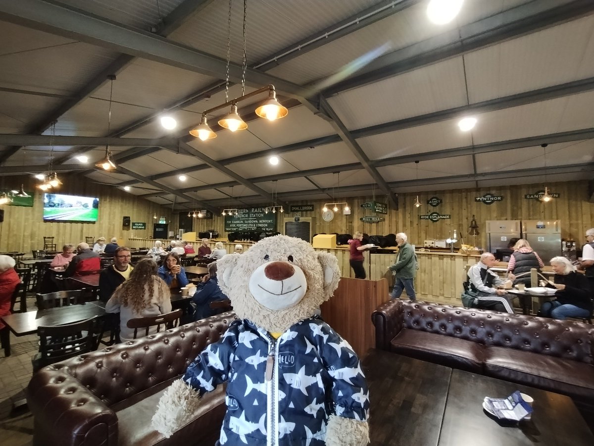 TourGuideTed's tweet photo. More from the Isle of Wight Steam Railway. #Flatties were here somewhere too https://t.co/CkLNNT3cCo