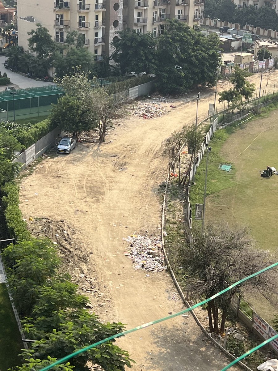 UbcanilGupta's tweet image. ⁦@CMOfficeUP⁩ ⁦@CeoNoida⁩ ⁦@dmgbnagar⁩ ⁦@NGTribunal⁩ ⁦@CPCB_OFFICIAL⁩ नोयडा को देश का सर्वश्रेष्ठ स्वच्छ सिटी इस तरह से बनाई जाएगी? यह सेक्टर 75 की सड़क है जब धूल उड़ेगी तो pollution का क्या हाल होगा ! संज्ञान लें 🙏