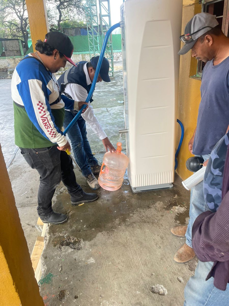 juliomenchaca_'s tweet image. En atención inmediata ante la emergencia, a través de la @CEAA_HGO, entregamos una planta purificadora de agua en la comunidad de Cerritos de Tlacotepec, en Metztitlán, para que las familias cuenten con este suministro.
#HidalgoUnido
#PrimeroElPueblo
