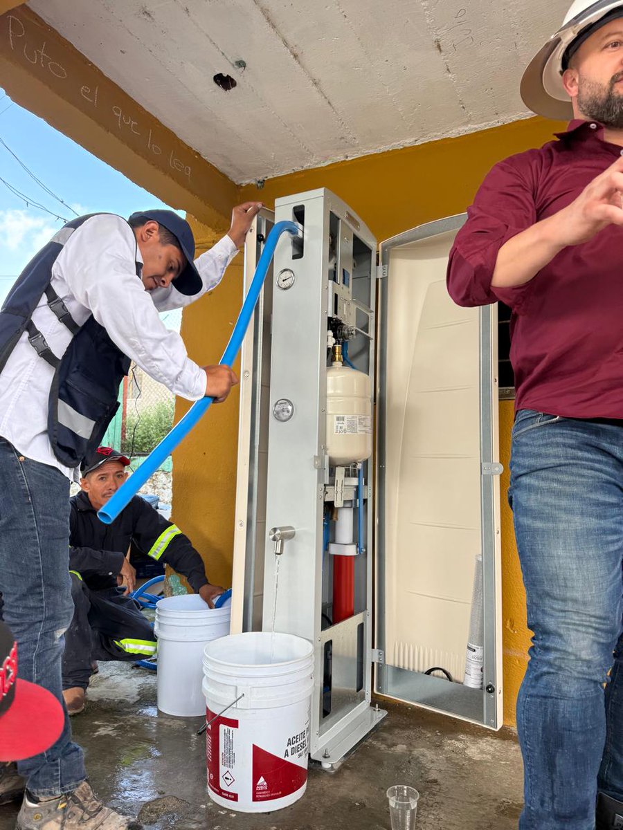 juliomenchaca_'s tweet image. En atención inmediata ante la emergencia, a través de la @CEAA_HGO, entregamos una planta purificadora de agua en la comunidad de Cerritos de Tlacotepec, en Metztitlán, para que las familias cuenten con este suministro.
#HidalgoUnido
#PrimeroElPueblo