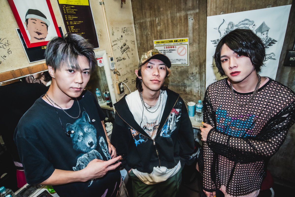 parallel_frank's tweet image. 🗓11月のLIVEスケジュール🗓

11/6(木)アメ村DROP/大阪
 ※K.T弾き語り

11/7(金)アメ村BEYOND/大阪

11/8(土)四日市CLUB ROOTS/三重

11/9(日) 岐阜CLUB ROOTS/岐阜

11/11(火)梅田BANGBOO/大阪

11/14(金)？？？/大阪

11/22(土)心斎橋CLAPPER/大阪

チケットはこちらから🎫
parallelfrank.com/live/live.php