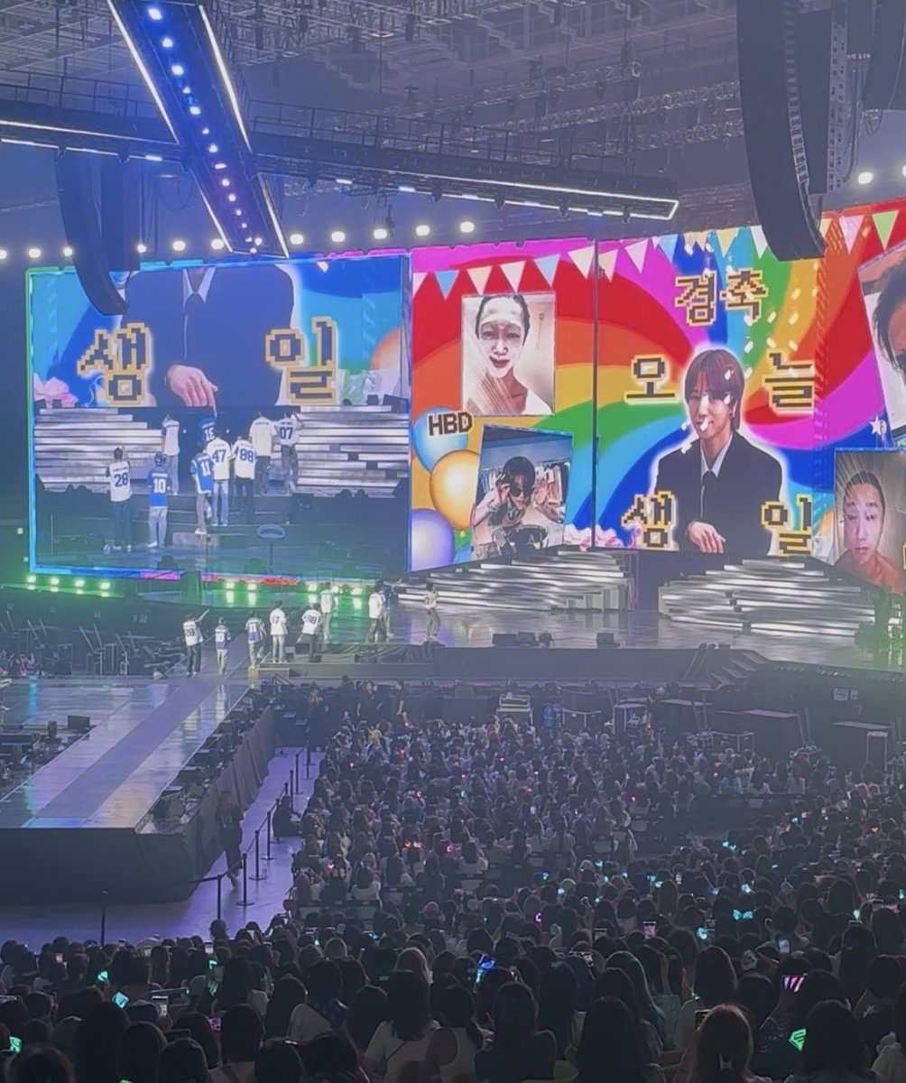 Donghae vs Yesung’s bday screens 😂