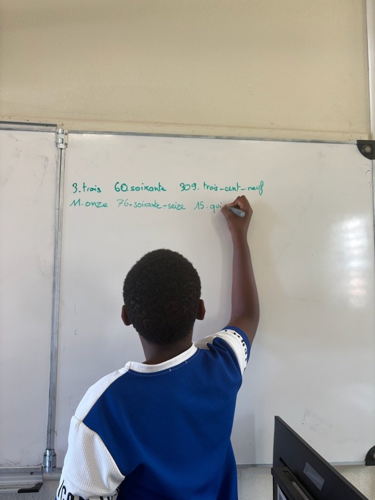 JA_Montgaillard's tweet photo. Ça travaille dur et dans la bonne humeur à Montgaillard @AcLaReunion durant cette première semaine de vacances! Vive les stages de réussite! https://t.co/lbUVrEzMzP
