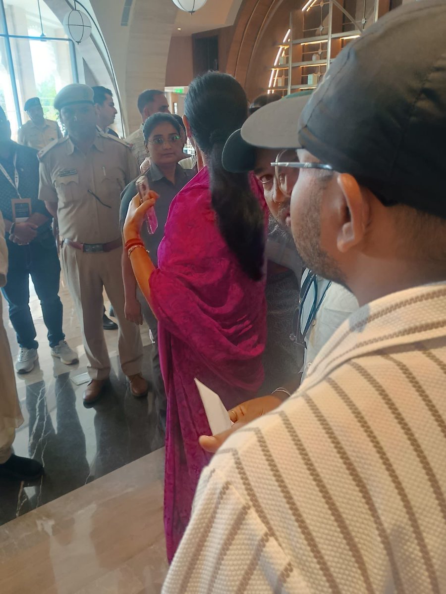 DevilMandaa's tweet image. लाइब्रेरियन 3rd grade पद वृद्धि को लेकर वित्त मंत्री @KumariDiya जी की हमारे मित्रों से साकारात्मक वार्ता हुई।
उन्होने कहा कि उन्हें याद है आपकी मांग और वो जल्दी ही इसे पूरा करने की कोसिस कर रही है।

👉दीया कुमारी जी जल्दी ही वैभव जी से भी बात करेंगी।

#Librarian_Post_Increase