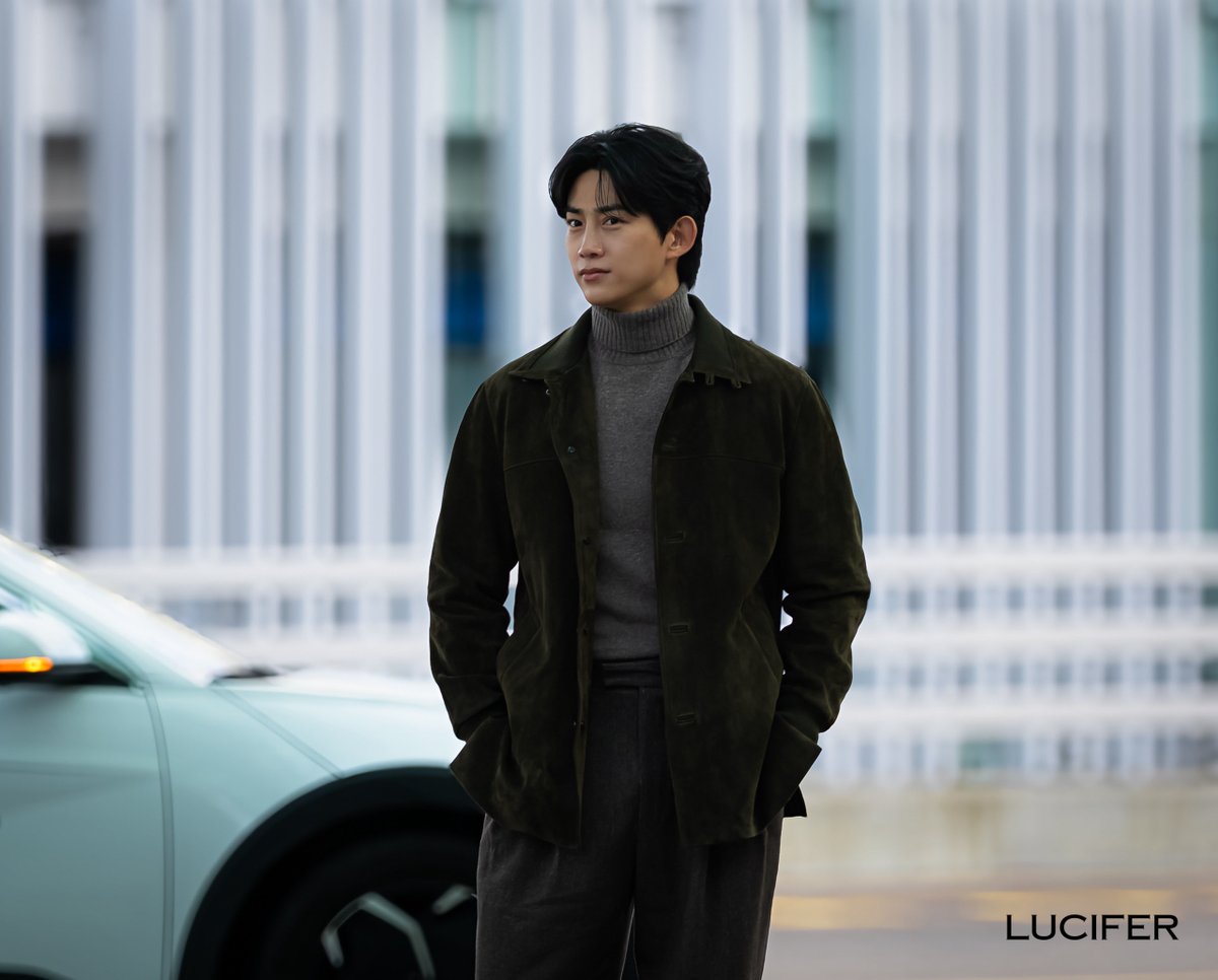 251015 인천공항 출국 HQ 📸 (1)

할일이 산더미인데 전산이 터져서
울적할 때는 아메리카노 벤티 사이즈 같은
가을 남자를 보며 합법적 월루를 시전한다.

#택연 #옥택연 #Taecyeon #テギョン
#2PM #LoroPiana