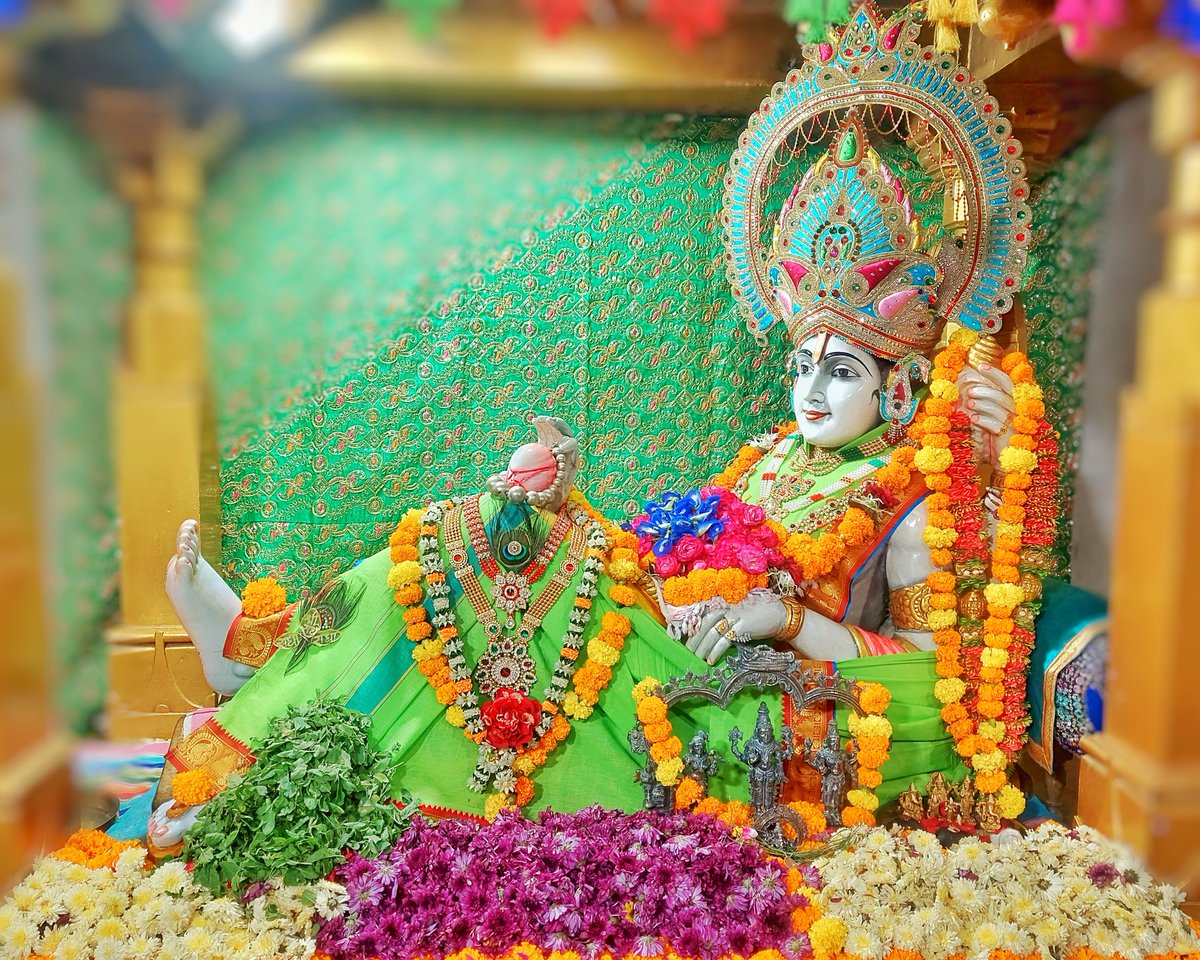 Somnath_Temple's tweet image. श्री भालका तीर्थ (कृष्ण धाम), प्रभासक्षेत्र - गुजरात (सौराष्ट्र),
दिनांकः 15 अक्टूबर 2025, अश्विन कृष्ण नवमी - बुधवार
मध्याह्न शृंगार
10255835
श्री कृष्ण के अंतिम लीला स्थान भालका तीर्थ पहुंचने के लिए लोकेशन लिंक:🛕📍
maps.app.goo.gl/35wXDoPay5TqrP…