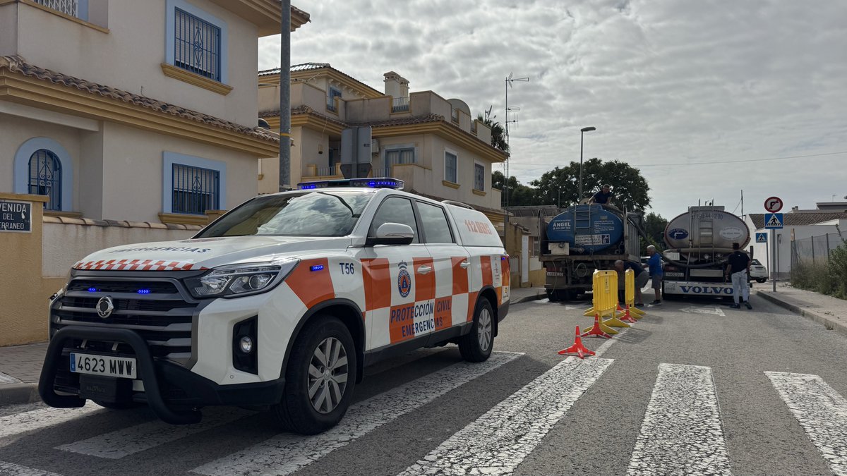 EmergenciasMur's tweet image. [ AVERÍA SUMINISTRO 🚱 ]

🚛 💧Se están enviando cubas de refuerzo para recargar las ubicadas en las pedanías, garantizando que no tengan que abandonar los puntos de reparto y que el suministro de agua se mantenga de forma ininterrumpida.