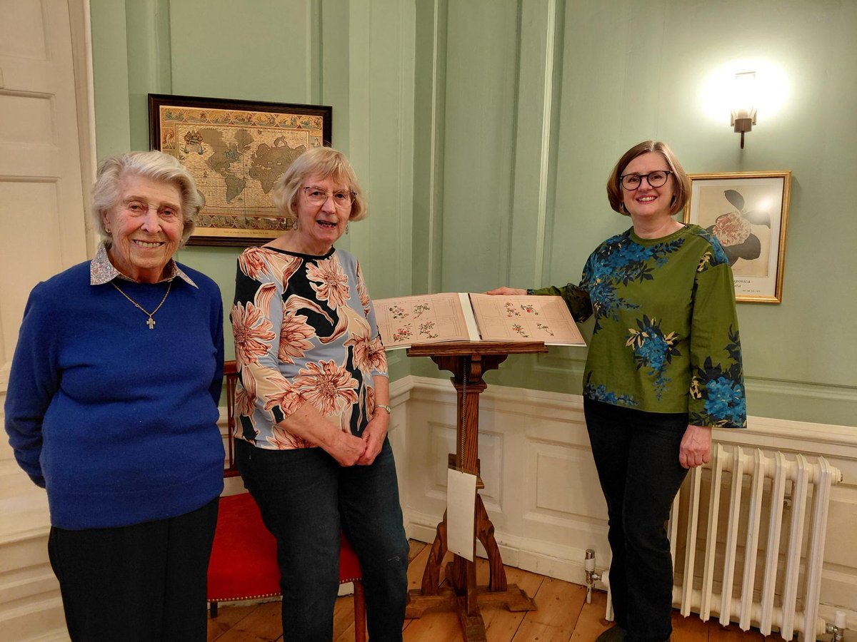 Lovely to have the renowned #LucyTSmith visit us yesterday for a wonderful talk on #botanicalillustration.  Thank you to the @Fovm for organising this brilliant event.  
What's On➡️bit.ly/1h3eWIC