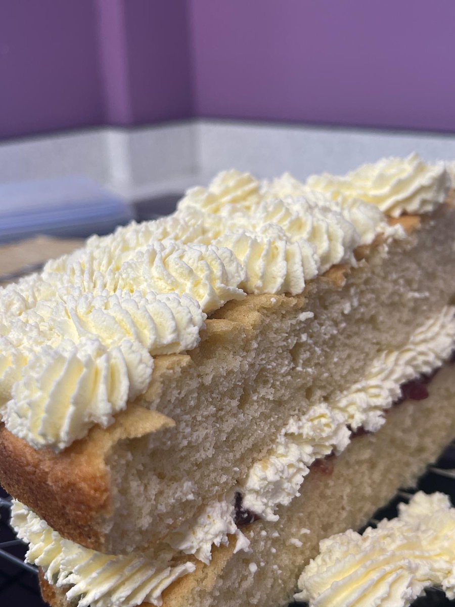 TauheedulGirls's tweet image. Food Technology lesson in action @TauheedulGirls. Students busy baking delicious #VictoriaSponge cakes - mastering skills, teamwork &amp;amp; sweet success. #Baking #FoodTechnology #WeAreStar #NationalBakingWeek