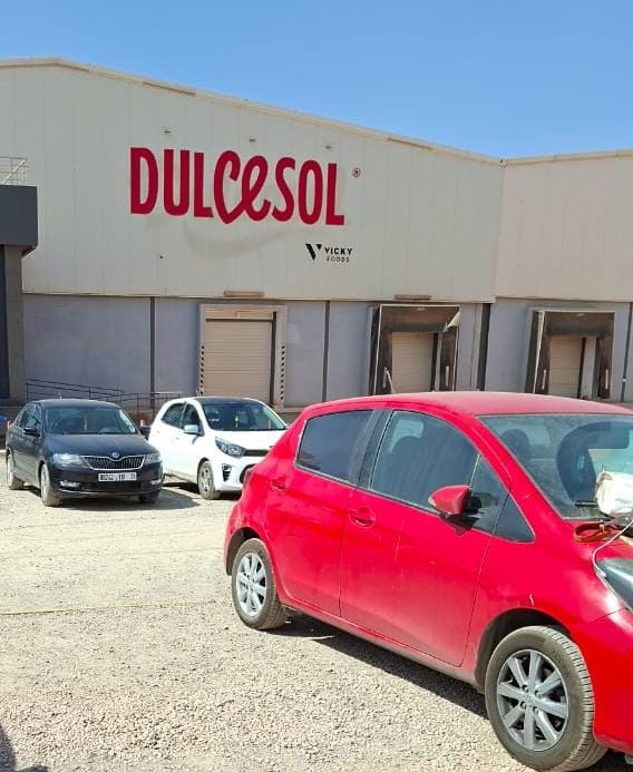 🌍 En nuestra planta de #Argelia, la #sostenibilidad se vive desde el terreno. Adaptamos procedimientos al país, verificando especificaciones técnicas de cada servicio y materia prima. Y cuando es necesario, nuestros técnicos de calidad se desplazan para auditar. #FelizMiercoles