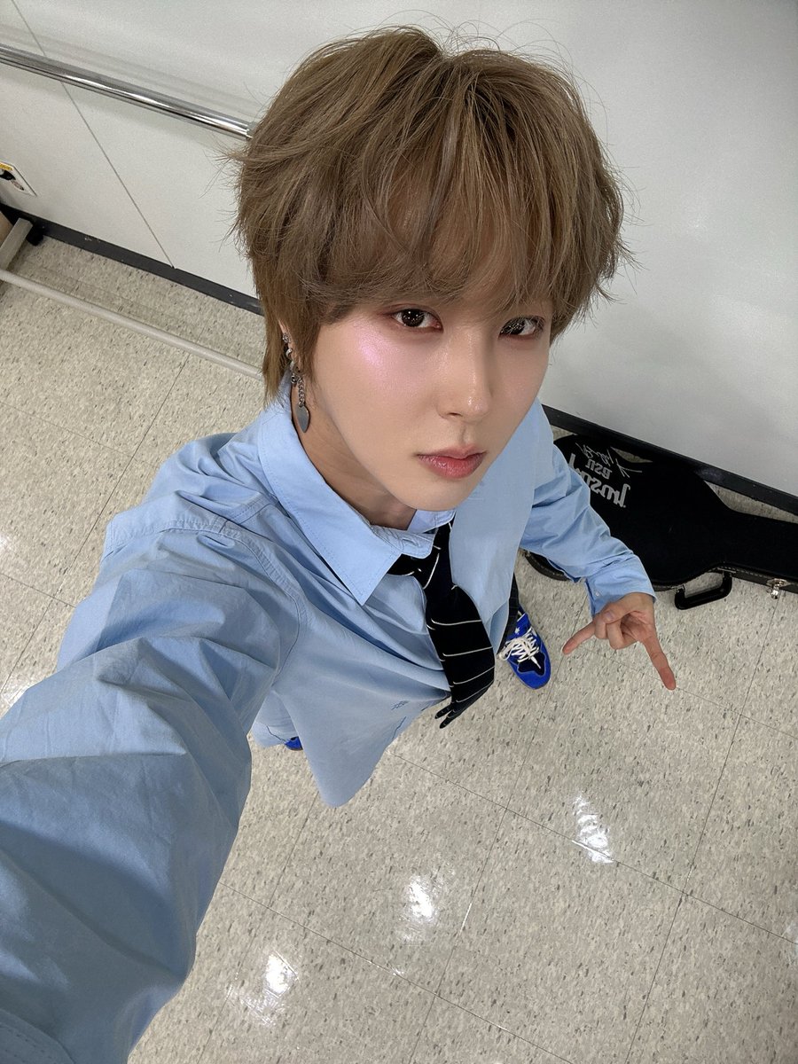 let6yd_2's tweet photo. 좋은날에제일이쁜거 센스있다 https://t.co/YcfChQKOjV