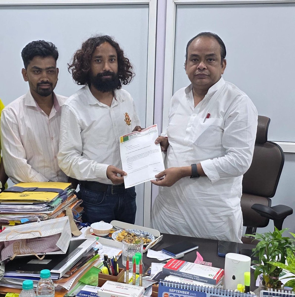 Devendra Nath Mahto (@devendranathma9) on Twitter photo रिम्स न्यूरो सर्जरी विभाग में सफल ईलाज हेतु आवश्यक इक्विपमेंट सी- आर्म मशीन,माइक्रोस्कोप, ड्रिल मशीन,एक्स रे मशीन लंबे समय से ख़राब स्थिति को माननीय स्वास्थ्य मंत्री इरफान अंसारी जी को अवगत कराया तथा तत्काल नया मशीन उपलब्ध कराने का माँग किया
<a href="/JairamTiger/">Tiger jairam mahto</a> <a href="/IrfanAnsariMLA/">Dr. Irfan Ansari</a> रिम्स न्यूरो सर्जरी विभाग में सफल ईलाज हेतु आवश्यक इक्विपमेंट सी- आर्म मशीन,माइक्रोस्कोप, ड्रिल मशीन,एक्स रे मशीन लंबे समय से ख़राब स्थिति को माननीय स्वास्थ्य मंत्री इरफान अंसारी जी को अवगत कराया तथा तत्काल नया मशीन उपलब्ध कराने का माँग किया
<a href="/JairamTiger/">Tiger jairam mahto</a> <a href="/IrfanAnsariMLA/">Dr. Irfan Ansari</a>