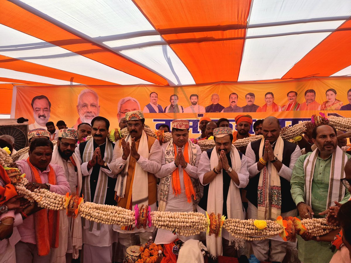 _vivekthakur's tweet image. दरभंगा विधानसभा से भाजपा के एनडीए प्रत्याशी श्री संजय सरावगी जी के नामांकन समारोह में सम्मिलित हुआ।

जनता का अपार उत्साह और कार्यकर्ताओं की ऊर्जा यह स्पष्ट संदेश दे रही है कि दरभंगा में फिर कमल खिलेगा, विकास और सुशासन का परचम लहराएगा!