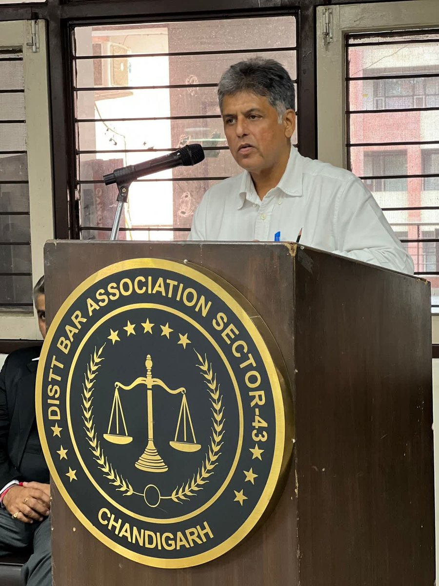 HarmailKesri's tweet photo. Sh. Manish Tewari Ji, MP from Chandigarh, dedicated an ambulance from his MPLADS funds to the District Court Complex on the request of the District Bar Association.
He also addressed the assembled lawyer colleagues on the occasion.
@ManishTewari    @INCIndia @INCChandigarh https://t.co/gaRPrkrWzc