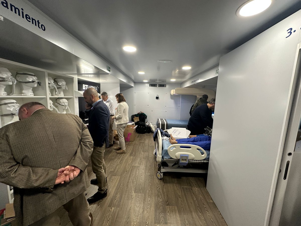 🚚🌙 La unidad móvil de sueño de #SEPAR llega hoy a Vitoria.

📍 Visítala en la Avenida de Gasteiz.

💤 Infórmate sobre:
• Calidad del sueño
• Sueño y salud respiratoria
• Consejos para dormir y respirar mejor

👉 Te esperamos

#SEPARSueño #SaludRespiratoria