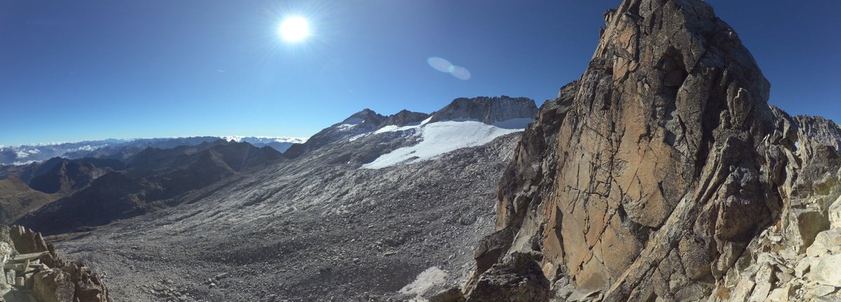 Koldo CF (@koldo_cf) on Twitter photo Entran en esta webcam y ver cómo poco a poco muere el glaciar del Aneto. Lo bello y lo triste, que decía aquel...
cryopyrcams.es/aneto/ Entran en esta webcam y ver cómo poco a poco muere el glaciar del Aneto. Lo bello y lo triste, que decía aquel...
cryopyrcams.es/aneto/