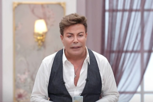 #SonDakika 

🔴Şarkıcı ve sunucu Fatih Ürek kalp krizi geçirdi.