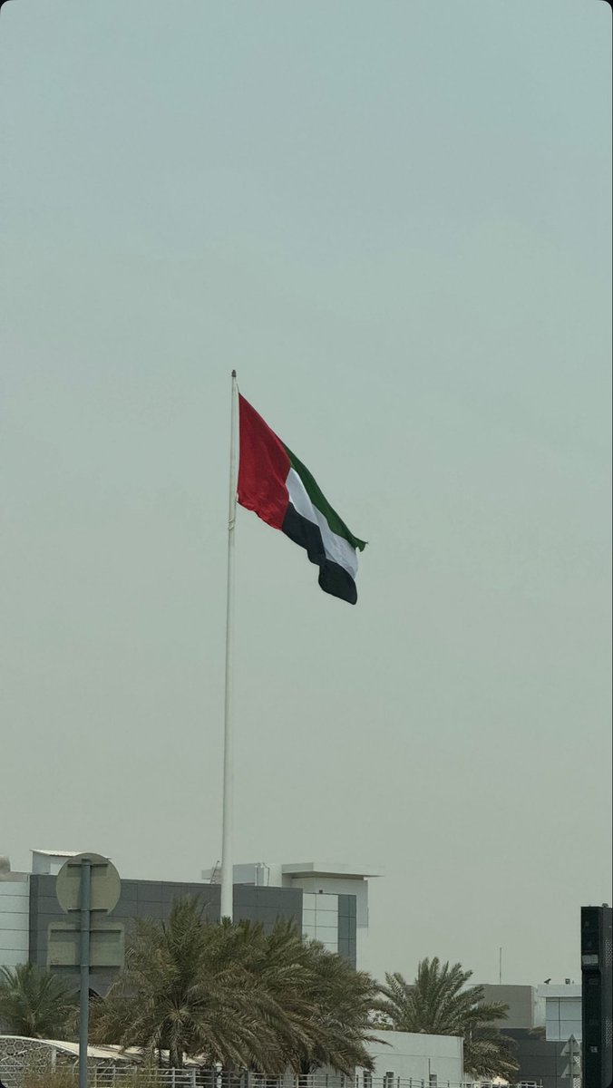 a_jab911's tweet photo. الحمد لله على نعمة الامارات،
الحمد لله على ارض العز التي لا يشبهها احد،
الحمد لله على شعب يكتب التاريخ بيده،
الحمد لله على قيادة ترفع راية الامارات فوق الجميع،
الحمد لله على امن يندر وجوده في العالم،
الحمد لله على وطن يفخر به كل من ولد فيه 

🇦🇪🤍 https://t.co/0HU0c7iw6m