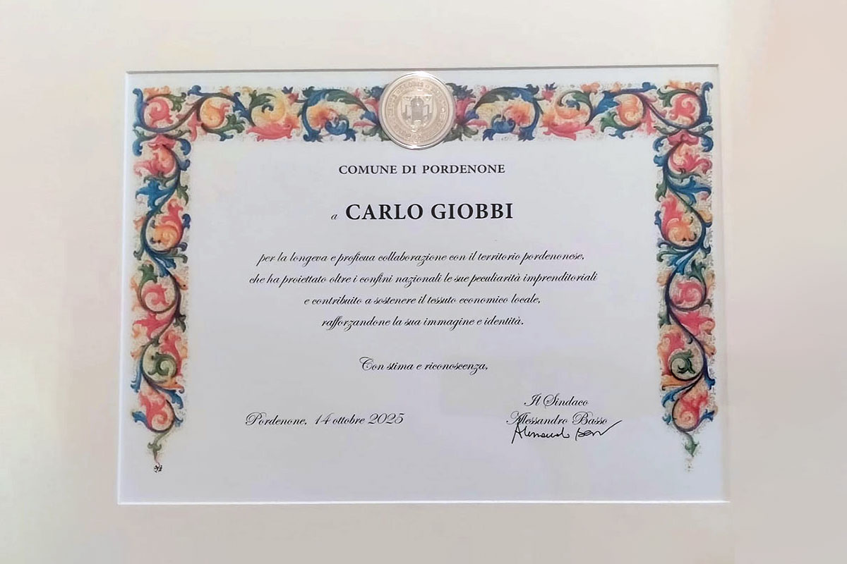 Ieri, 14 ottobre, si è tenuta la conferenza stampa inaugurale della 16ª edizione di SICAM. Il sindaco Alessandro Basso ha consegnato una pergamena di riconoscenza a Carlo Giobbi, per la lunga e proficua collaborazione con il territorio.

#SICAM2025 #SICAM25 #SICAMPordenone