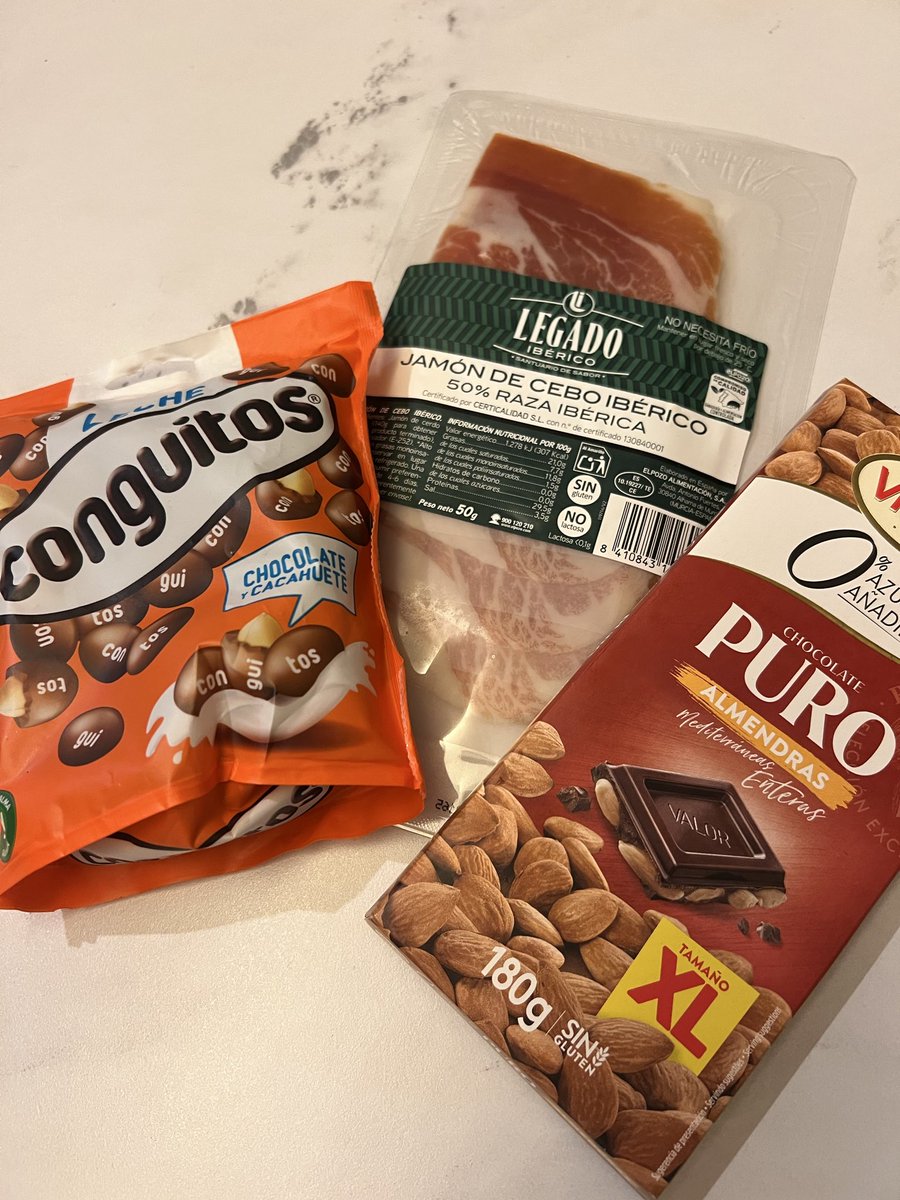 ファンマがバルセロナで人気の食べ物くれた！嬉しい！