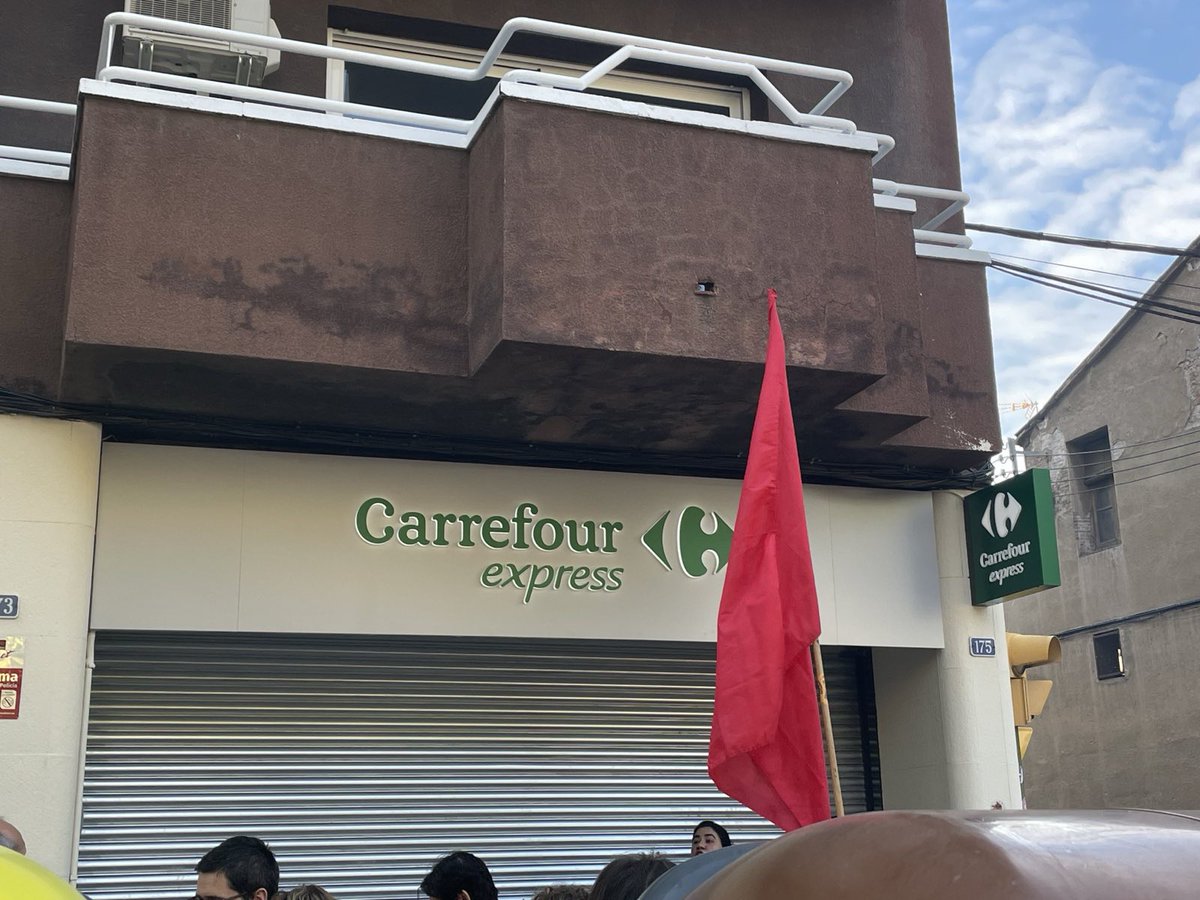 12:04: Boicot McDonald's i Carrefour. 

Prou complicitat, aturem l'imperialisme genocida!