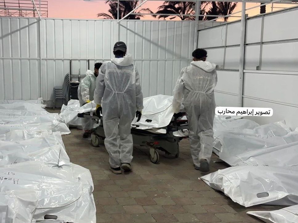 مصادر طبية في غزة علّقت على الجثامين الـ45 التي أعادها الاحتلال الإسرائيلي في عملية تبادل الجثث التي جرت قبل يومين، مؤكدة أن آثار جنازير دبابات ظهرت على أجساد عدد من الشهداء، ما يرجّح أن بعضهم قُتل دهساً بآليات الاحتلال.
وتُظهر المؤشرات أيضاً تعرّض عدد من الشهداء لعمليات إعدام