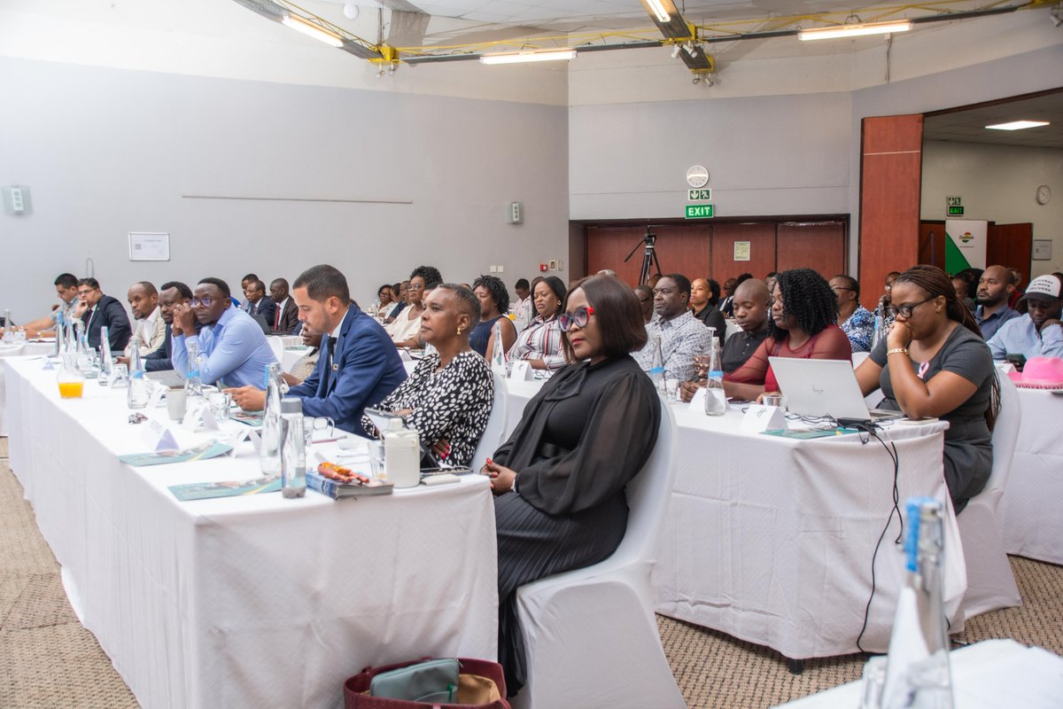 ZimTradeAlerts's tweet photo. The #ZimbabweExportWeek engagements continue in Bulawayo ๐ฟ๐ผ!
Presenters at today's Buyers' Seminar are urging local industry to seize this opportunity, leverage on visiting buyers to create new leads and strengthen existing partnerships.
Buyers are impressed with the quality, innovation, and capacity shown by Zimbabwean producers, and are eager to build strong, long-term partnerships with local exporters.
Special thanks to @afreximbank & @StanbicBankZW for supporting the Buyers'ย Seminar.