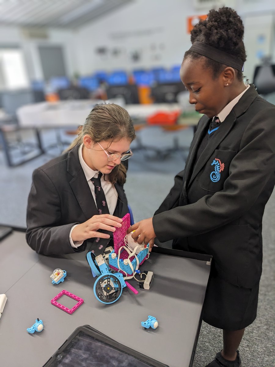 DurringtonHigh's tweet image. Year 8 Lego Spike club takes places every Wednesday lunchtime in F26 and is extremely popular with students curious to learn more!
#DHSclubs #DHScomputing #LEGOSpike