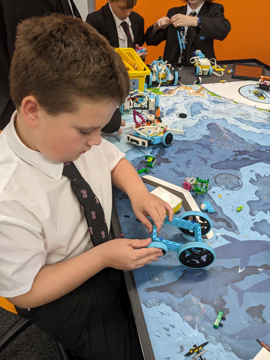 DurringtonHigh's tweet image. Year 8 Lego Spike club takes places every Wednesday lunchtime in F26 and is extremely popular with students curious to learn more!
#DHSclubs #DHScomputing #LEGOSpike