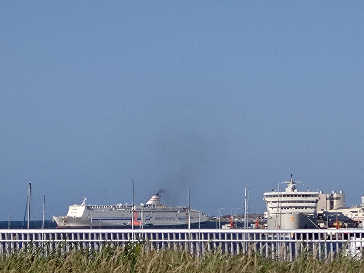 なんとか戻ってきて豚汁ライス美味しゅうございました、北海道か敦賀行くフェリーかな？乗りたい