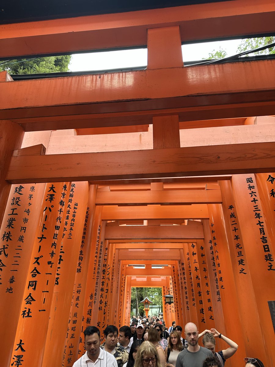 Fushimi inari tapınağı inari tilki demek