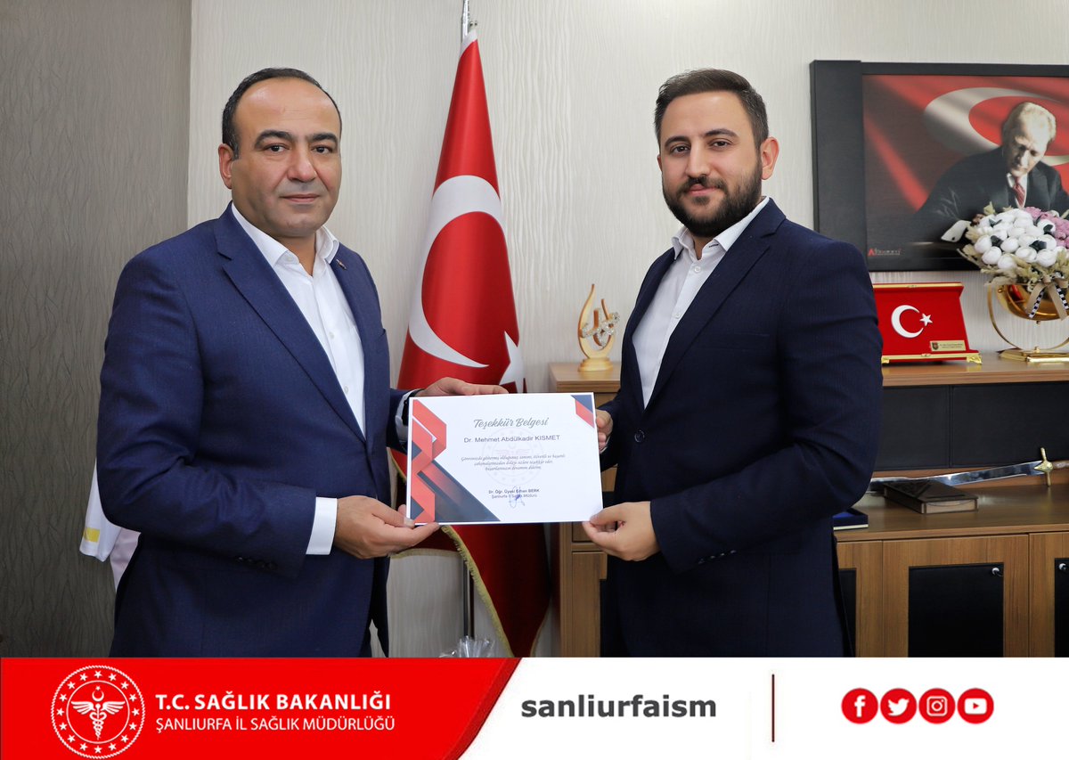 İl Sağlık Müdürümüz Dr. Öğr. Üyesi Erhan Berk, görev süresini tamamlayan Acil Sağlık Hizmetleri Başkanı Dr. Abdulkadir Kısmet’e, bugüne kadar göstermiş olduğu özverili çalışmalar ve başarılı hizmetlerinden dolayı plaket ve teşekkür belgesi takdim etti.
<a href="/ErhanBerkDR/">Erhan Berk</a>