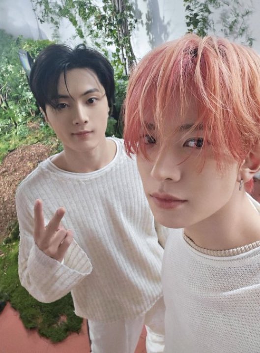 ขอบคุณที่อยู่คอยดูแลน้องเจย์มา 9 ปีนะคะ สุขสันต์วันเกิดนะพี่จ๋าคอยดูแลกันไปแบบนี้ตลอดเลยนะ 🐹🐈‍⬛
#BornOfStarlightHeeseung