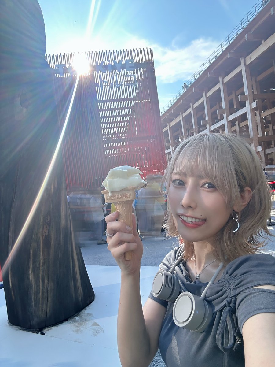 sasakirico's tweet image. トルコパビリオンでトルコアイスを食べながらトリコのことを想う李子🍦