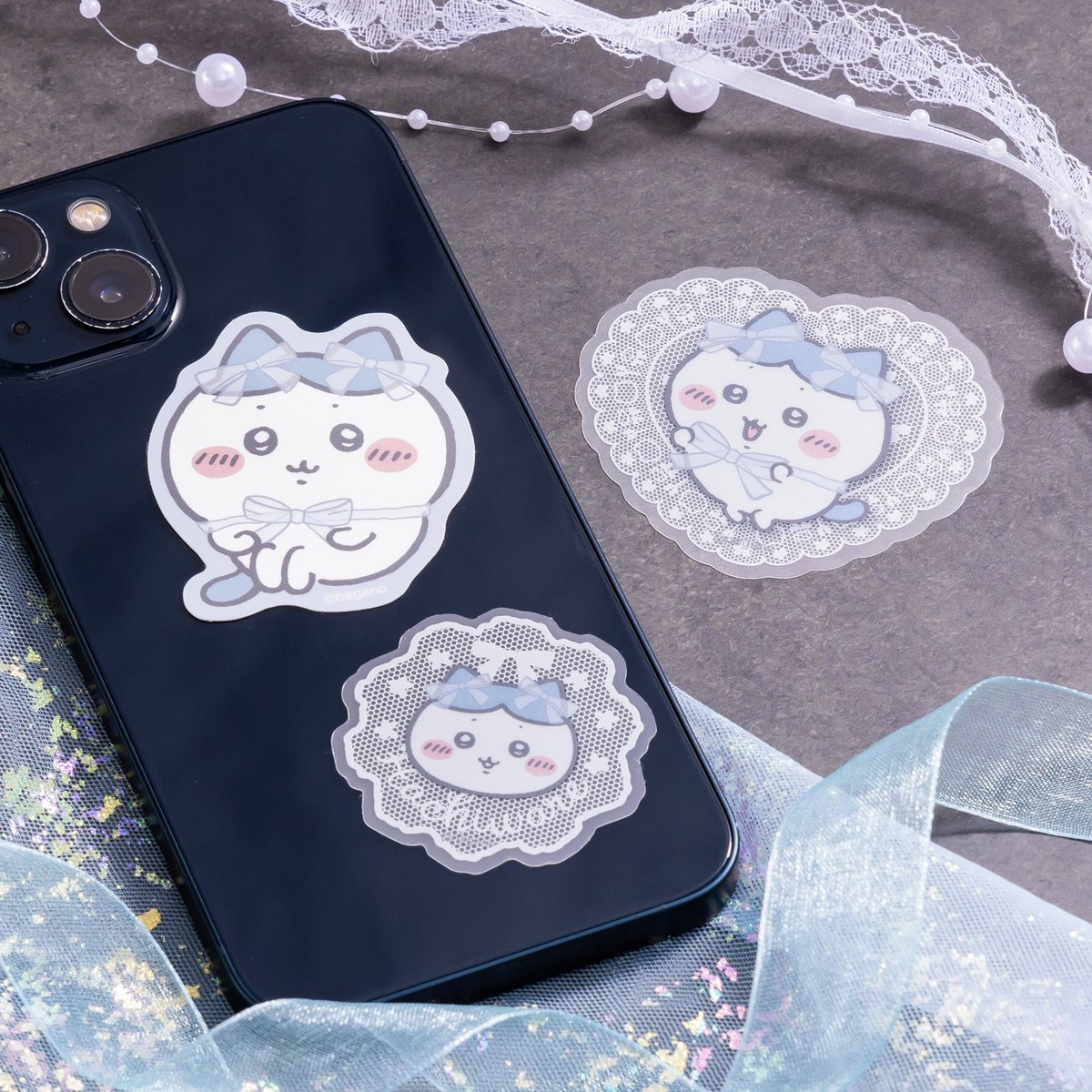 chiikawa_market's tweet photo. 🎀新商品🎀

『Go！HARAJUKU スマホに貼れるサイズの3枚セットステッカー（全4種）』
各550円(税込)

おしゃれの数だけ じぶんを好きに💟

スマホやPC、ノートに貼って
いつもどおりを ドレスアップ👗

#ちいかわマーケット にて
10/17(金)11時発売🎀
🔻https://t.co/OFJjgU0gVl

#ちいかわ https://t.co/Vrd00qWdqX