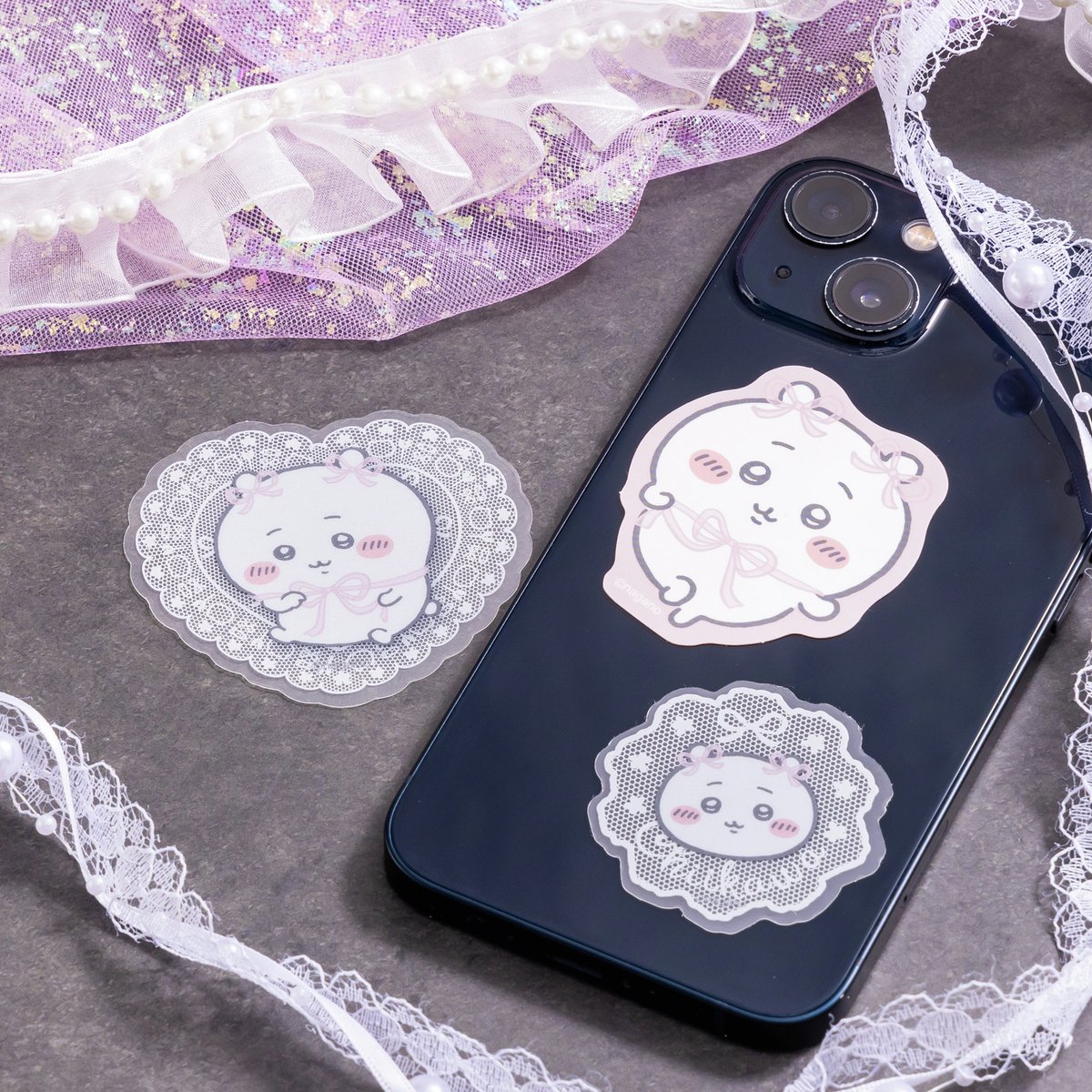 chiikawa_market's tweet photo. 🎀新商品🎀

『Go！HARAJUKU スマホに貼れるサイズの3枚セットステッカー（全4種）』
各550円(税込)

おしゃれの数だけ じぶんを好きに💟

スマホやPC、ノートに貼って
いつもどおりを ドレスアップ👗

#ちいかわマーケット にて
10/17(金)11時発売🎀
🔻https://t.co/OFJjgU0gVl

#ちいかわ https://t.co/Vrd00qWdqX