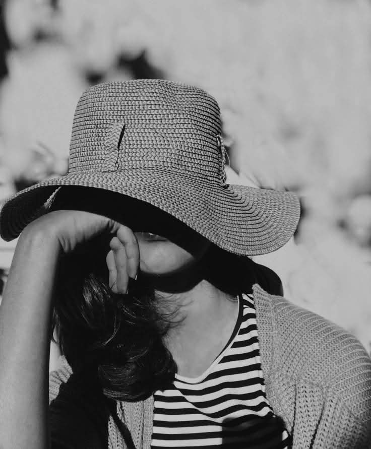 <a href="/AshokKaundal5/">Ashok Kaundal</a> <a href="/dolly_ki_kalam/">🌸 मृदुला 💗</a> हरि ॐ.👌

सोचा कि आज क्या_लिखा जाए
देखा चारो और #तुम_मिल जाए

सोचा तेरी #चाहतो मे मिट जाए 
मगर धड़कने तेरा नाम गुनगुनाए

सोचा तेरी_रूह मे हम_बस जाए
ऐसी है #हसरतें क्या किया जाए

सोचा #तेरे_मेरे_प्यार खो_जाए
तुम करीब हो, दिल तेरा हो जाए

🌷जय श्री राधे कृष्णा🌷
❀ೋ═#प्रिया═ೋ❀