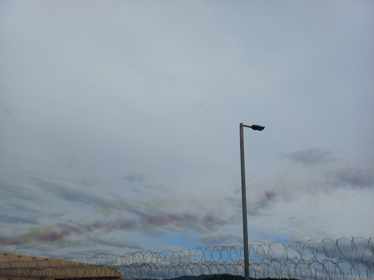 서울공항에 10월 17일 에어쇼 한다드만 연습하느라 
바쁘네. 시끄러웠지만 보기는 좋더라. 성남시민은 무료라니 구경가셔도 좋을 듯
#에어쇼